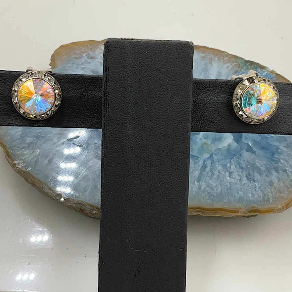 TrillionCutElegant Round Silver Sparkling Crystal(1/2”Diameter)Clip On Earrings - Picture 5 of 6